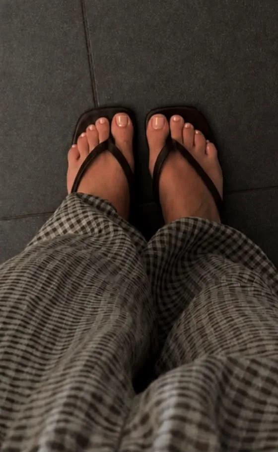 Pieds soignés en sandales